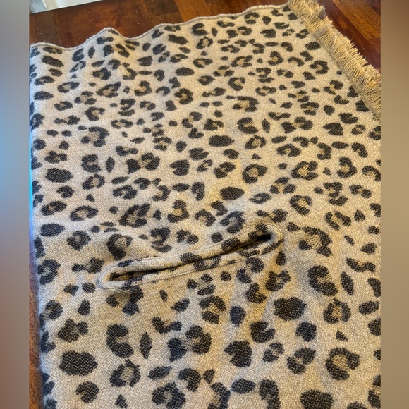 J. Crew Reversible Poncho Wrap Leopard EUC - Picture 5 of 9